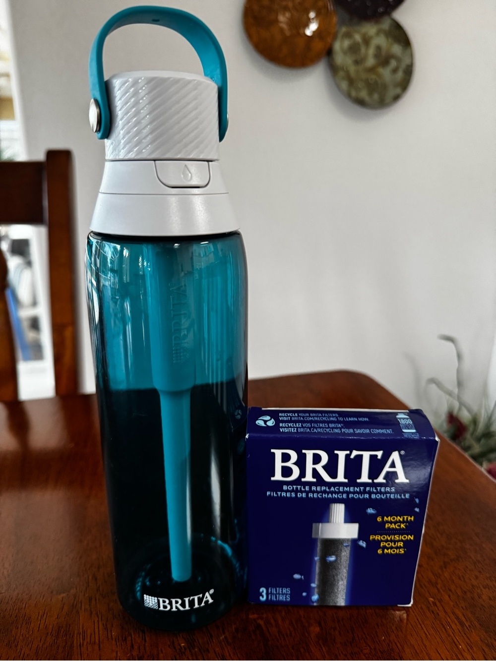 Brita Teal and White Refillable Water Bottle with Handle and 2 new filters